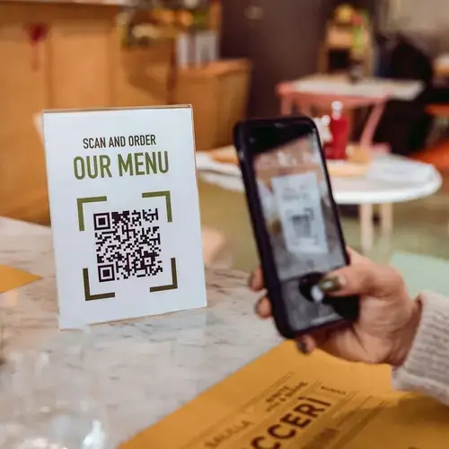 Guide for Restaurant Owners on Creating And Integrating QR Code Menus
